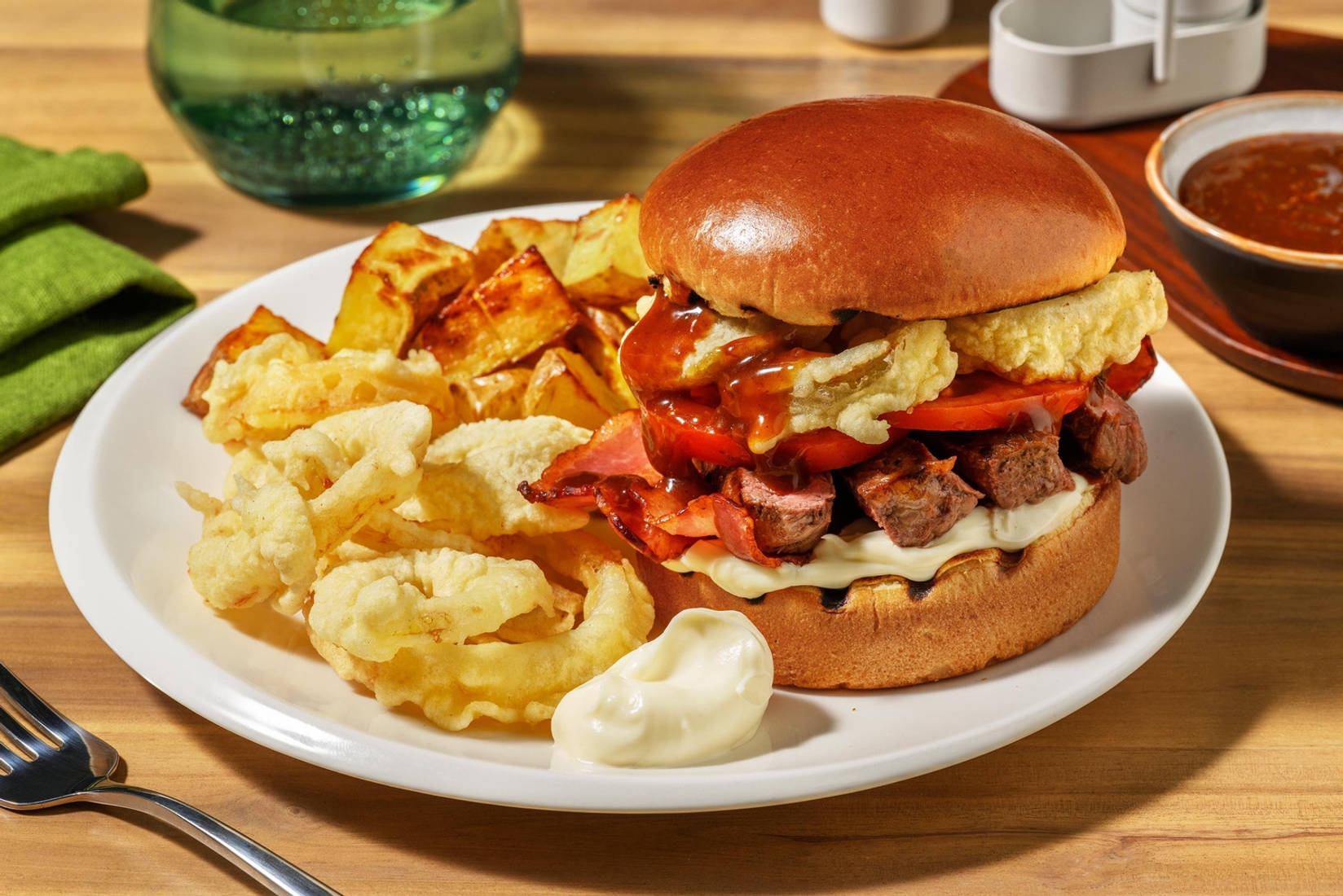 Amerikansk "cowboy steak burger" og BBQ-saus