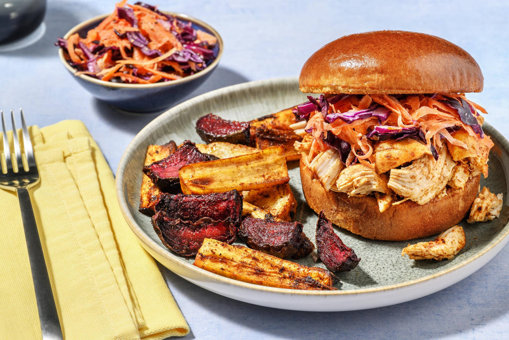 BBQ-marineret 'pulled chicken'-burger