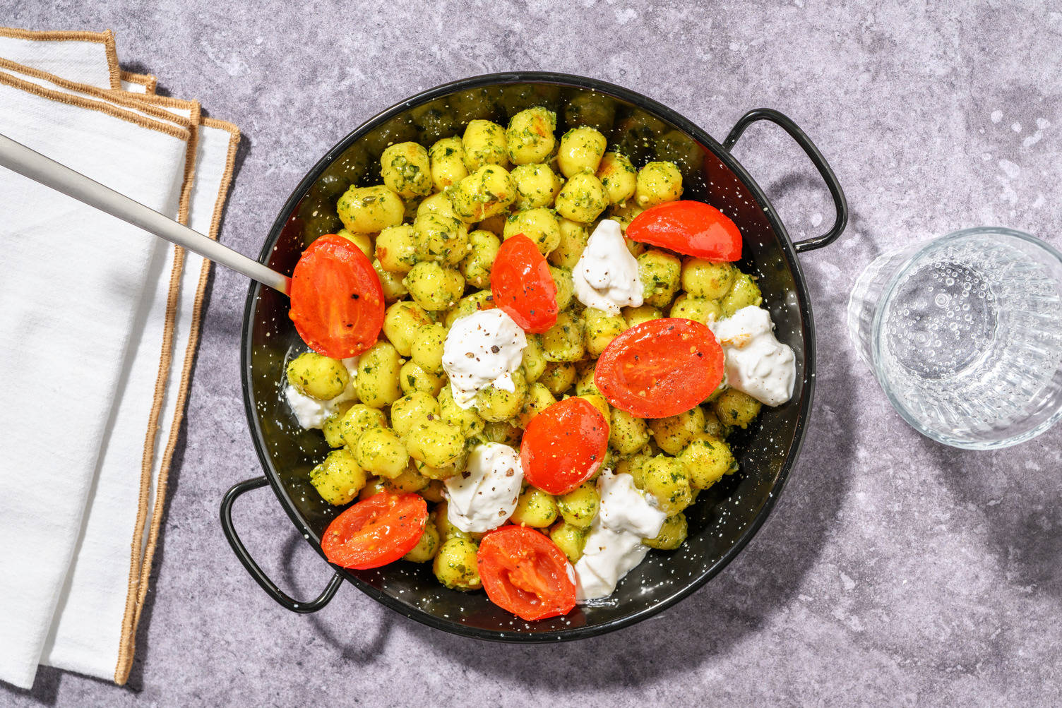 'Presto a tavola' - chicche di patate al pesto e burrata