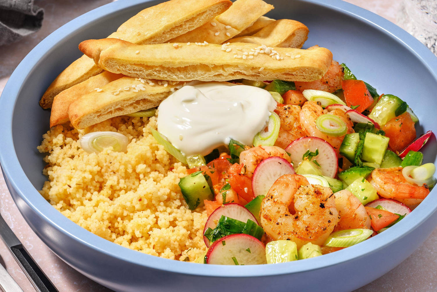 Middelhavskrydret fattoushsalat og reker