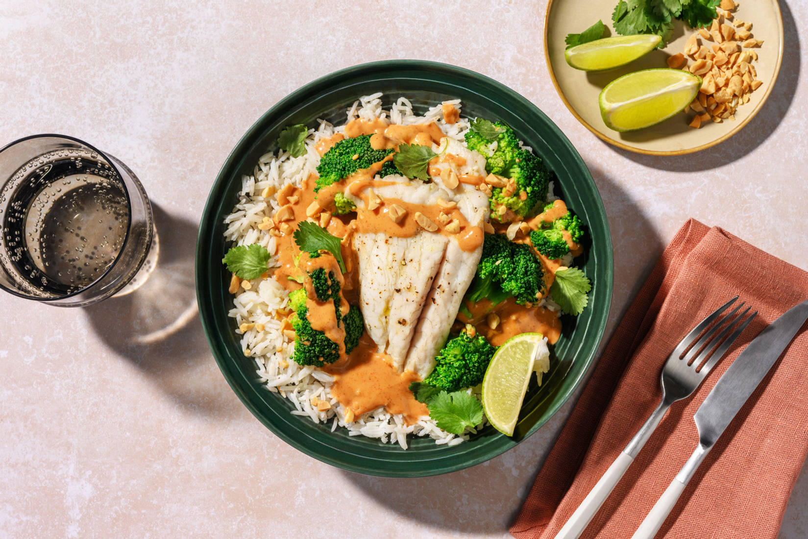 Hvid fisk i sataysauce