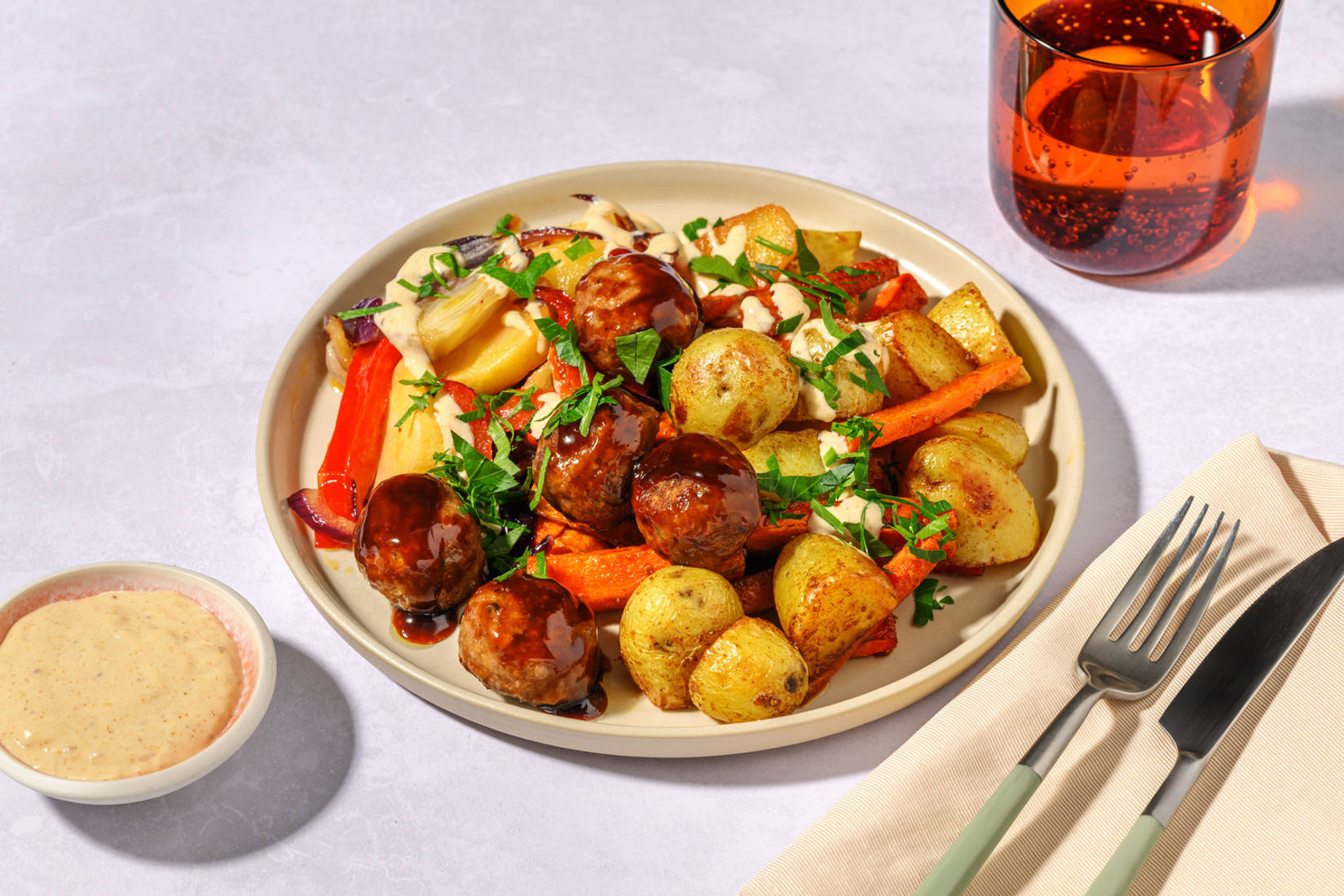 BBQ veggie gehaktballetjes met patatjes