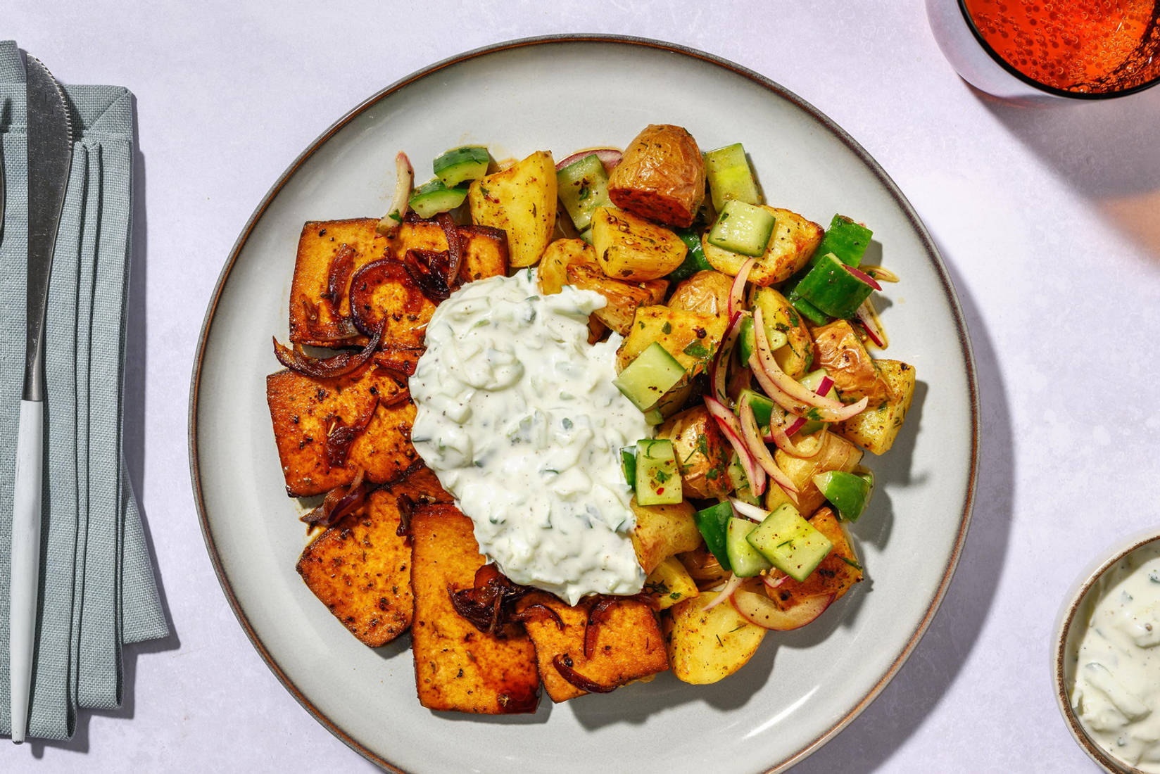 Räuchertofu Gyros-Art mit Kartoffelsalat 