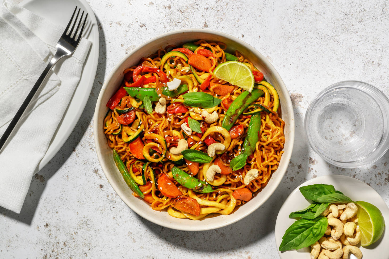 Sauté de nouilles au tahini et courgetti