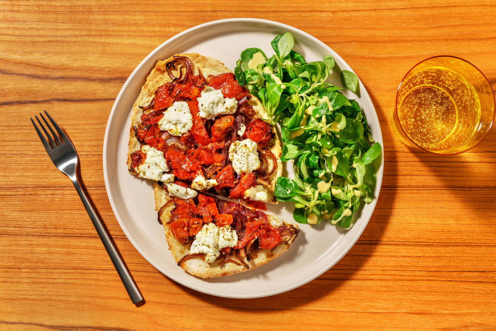 Pane naan allo stracchino e pomodori secchi