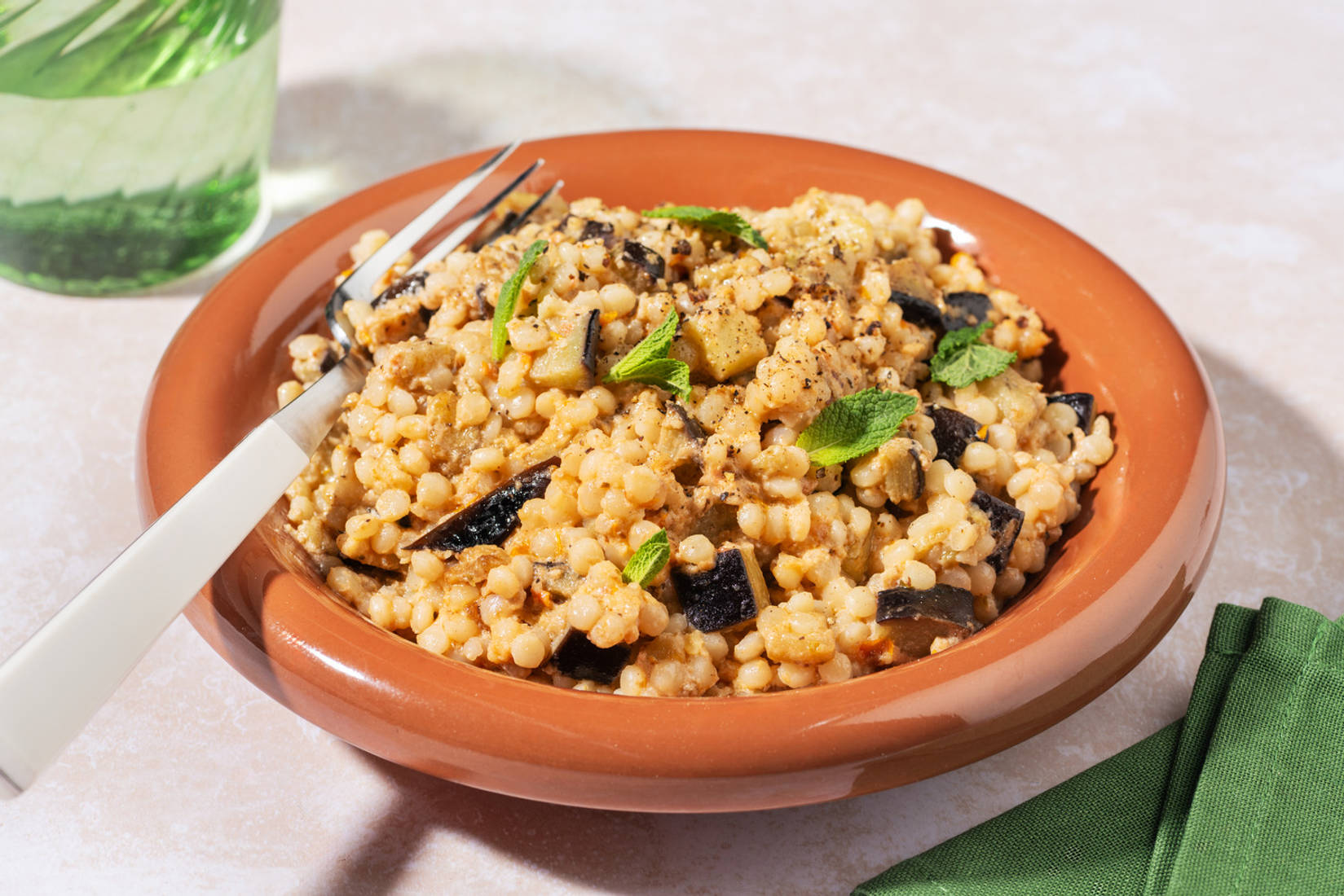 Couscous perlato pesto rosso e salsiccia