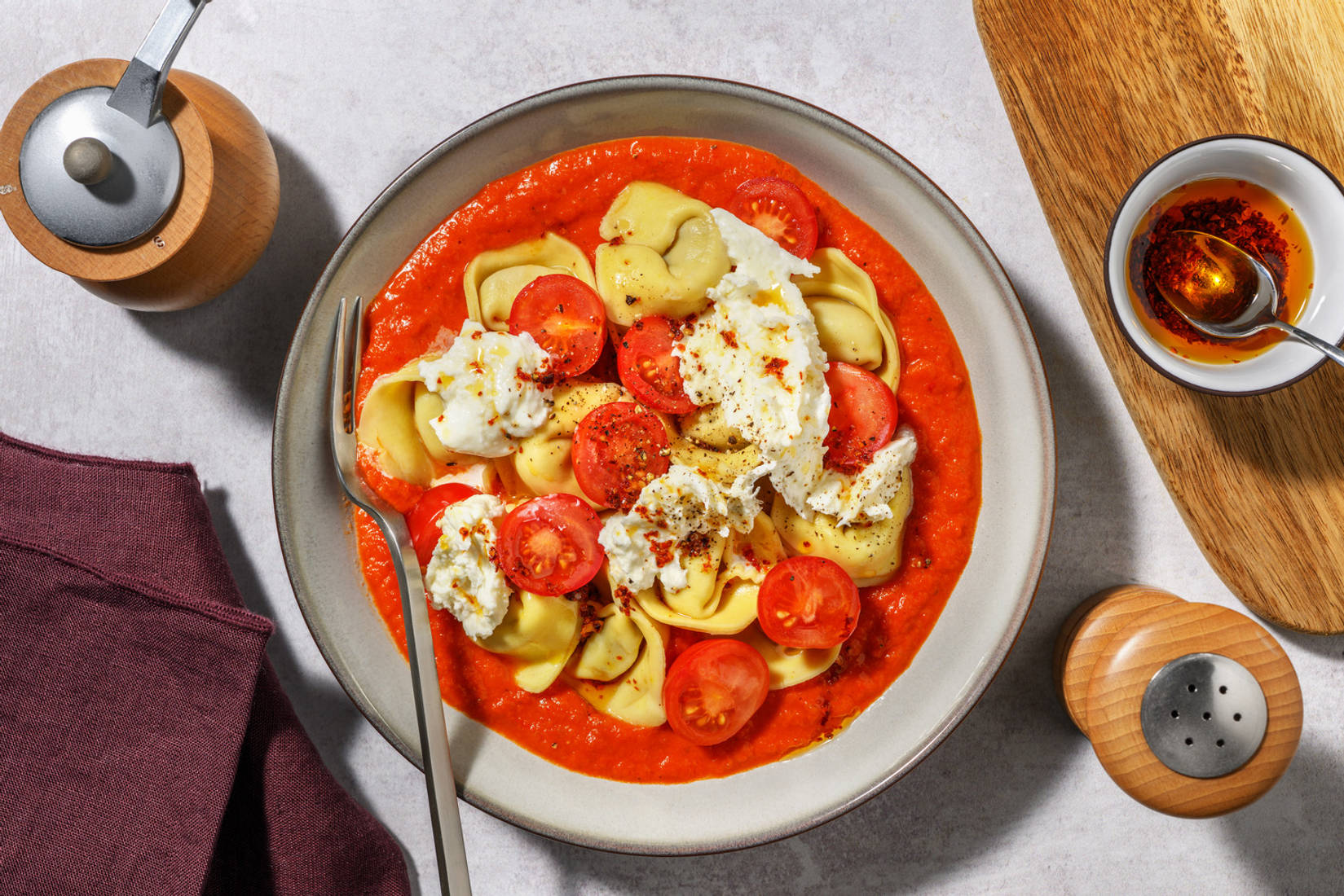 Spinat- og ricottatortelloni på tomatlavasauce
