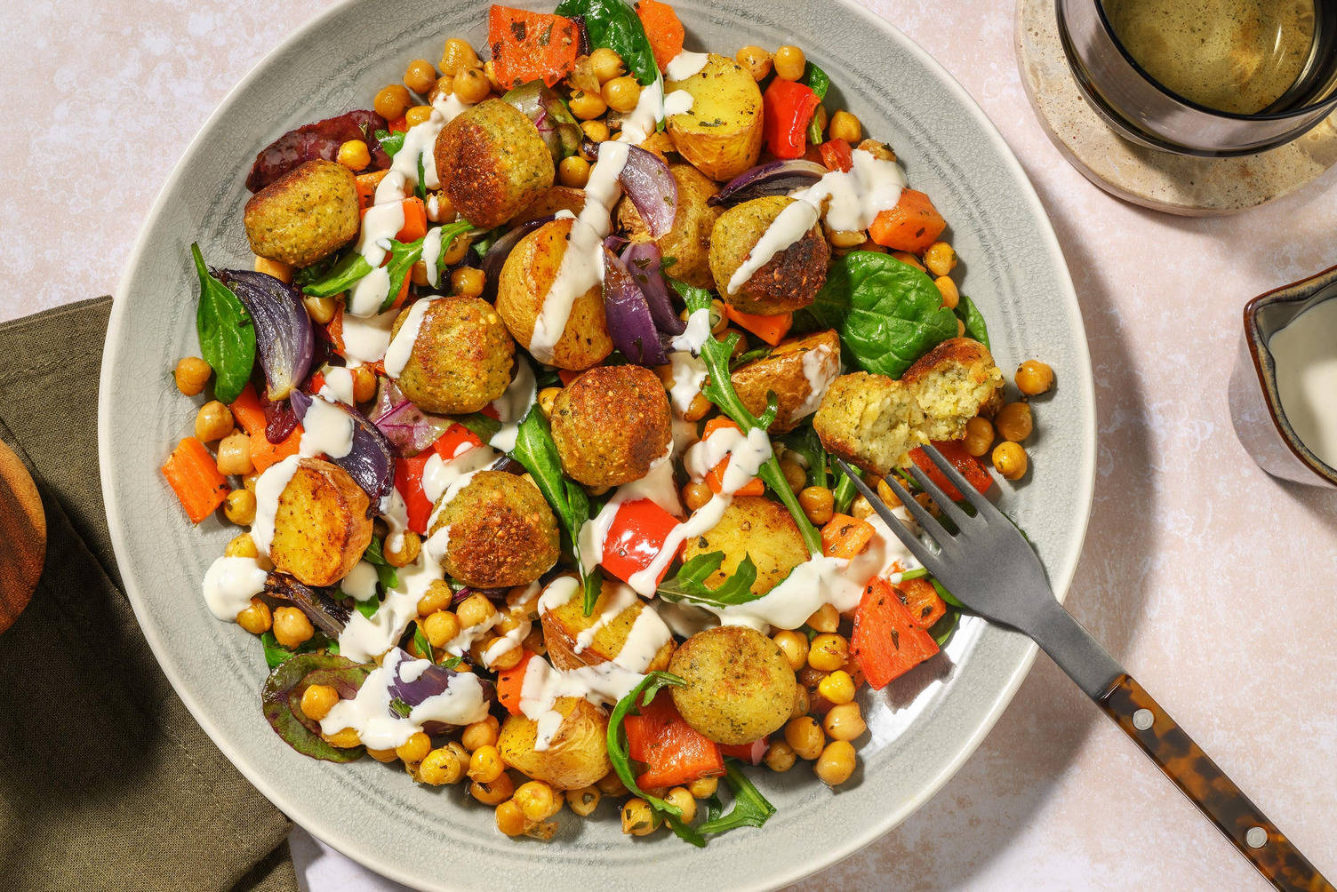 Falafel och ugnsgrönsaker med doft av Mellanöstern