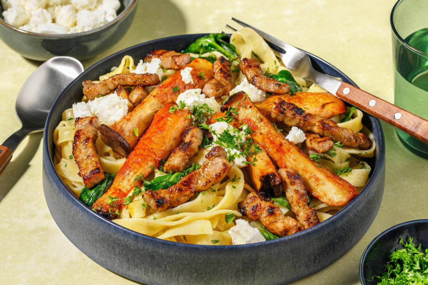 Fettuccine mit extra Bio-Schweinefleischstreifen