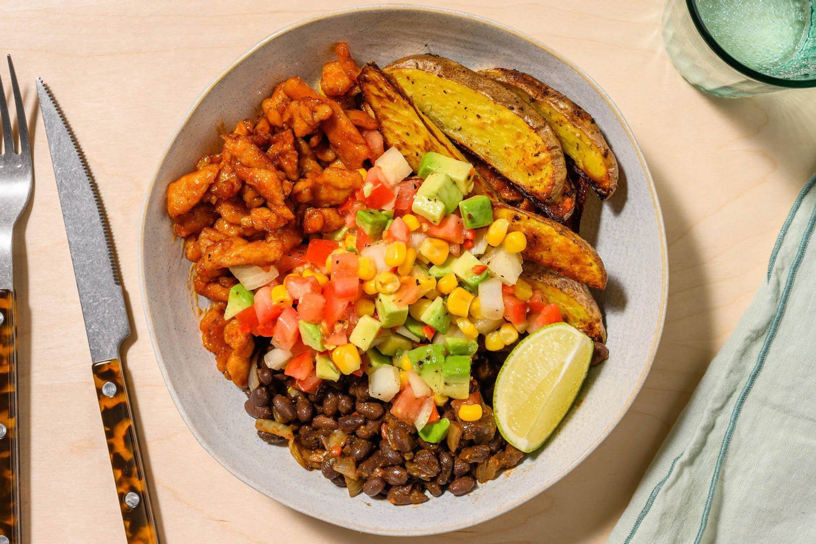 Veganes BBQ Pulled auf pikanten Bohnen