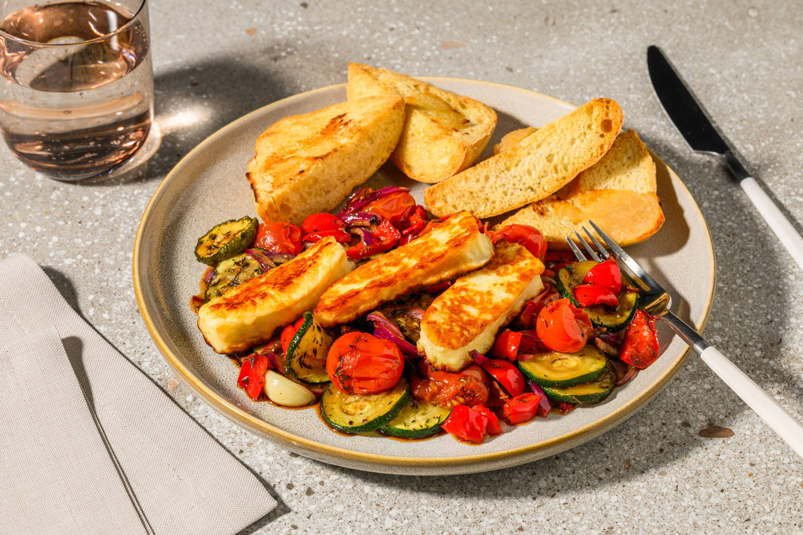 Queso estilo chipriota con ratatouille