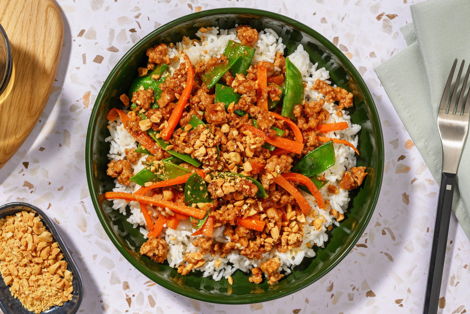 Bols de bœuf super rapides et sauce aux arachides