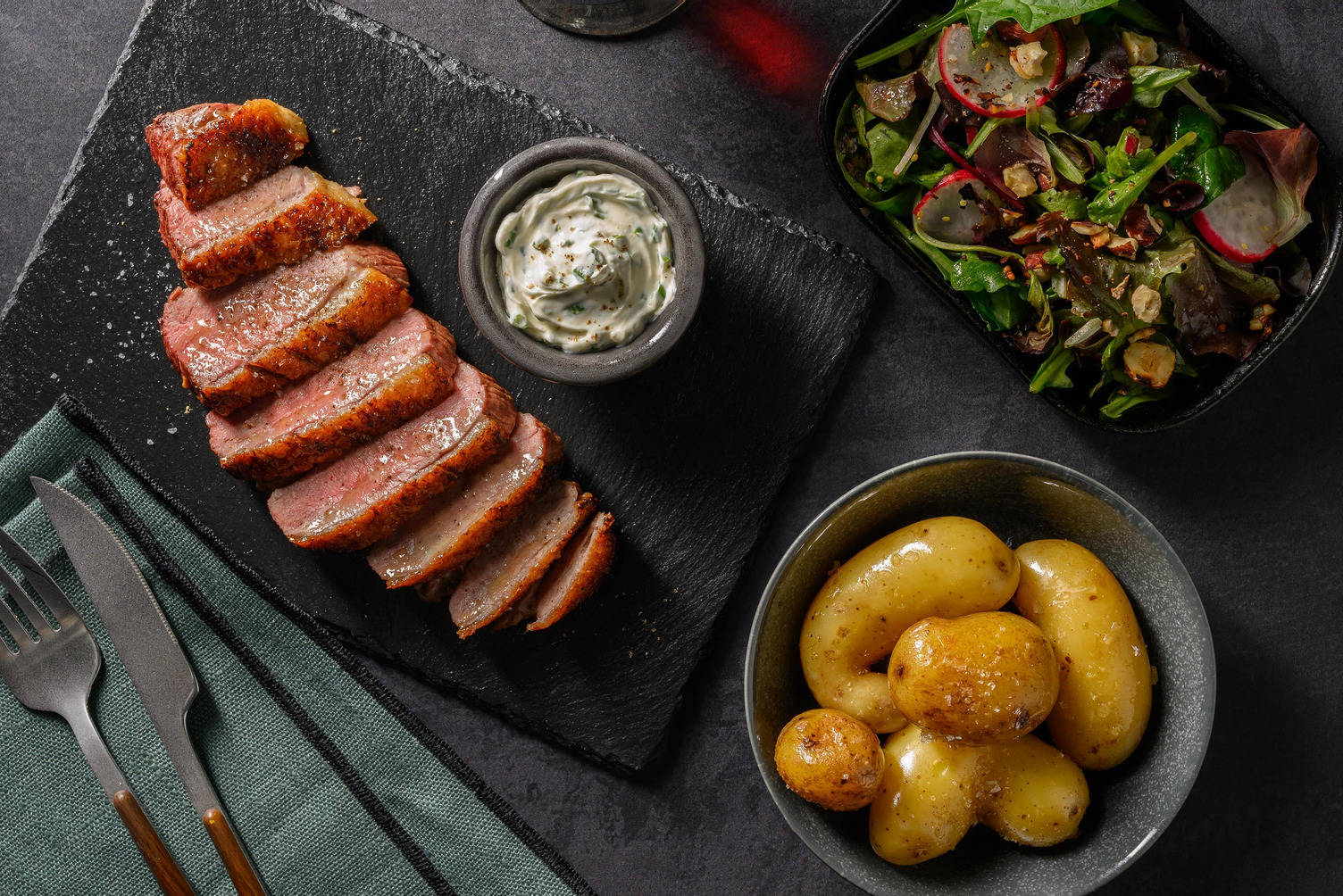 Pandestegt andebryst og purløgsdressing