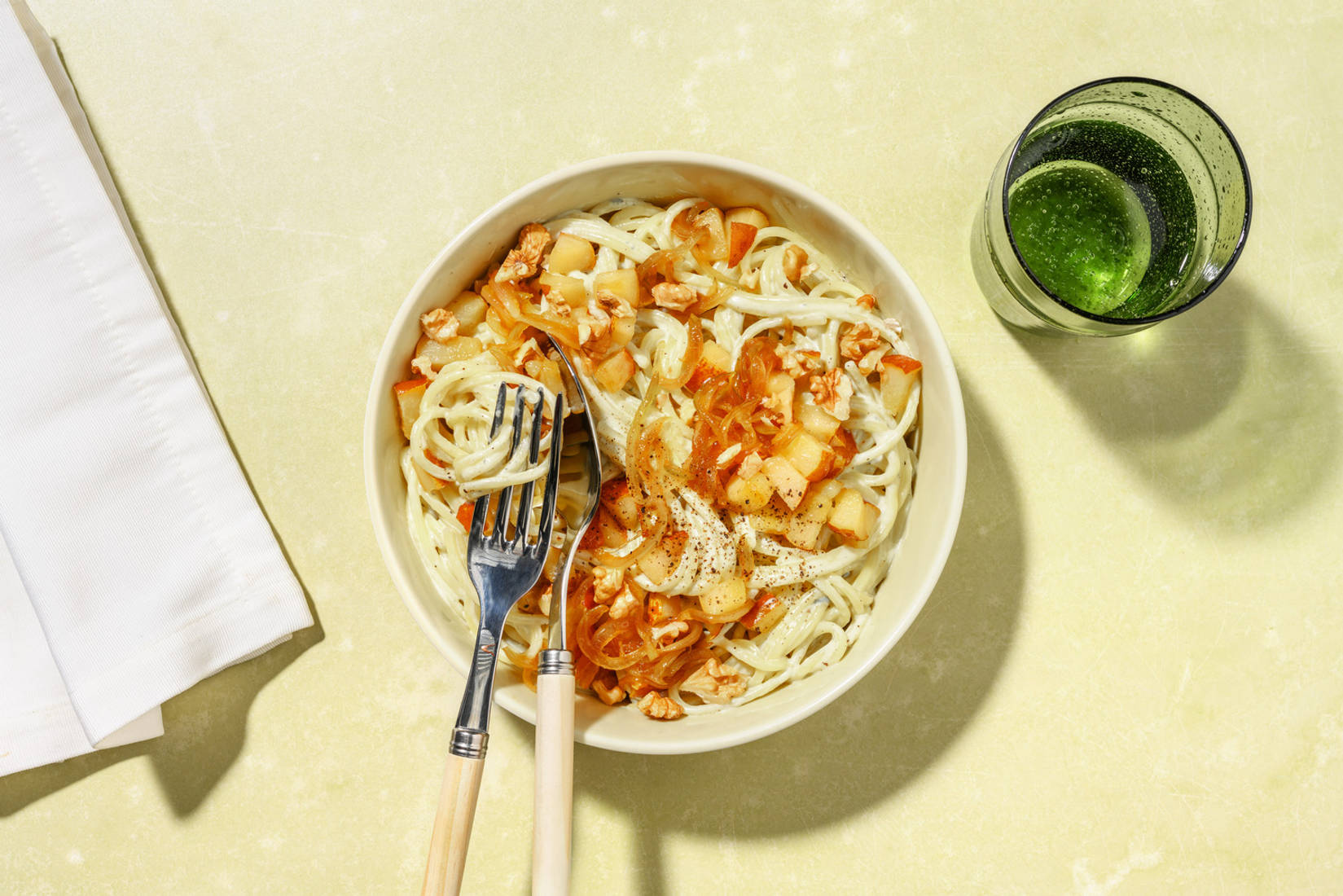 Espaguetis en salsa casera de queso azul