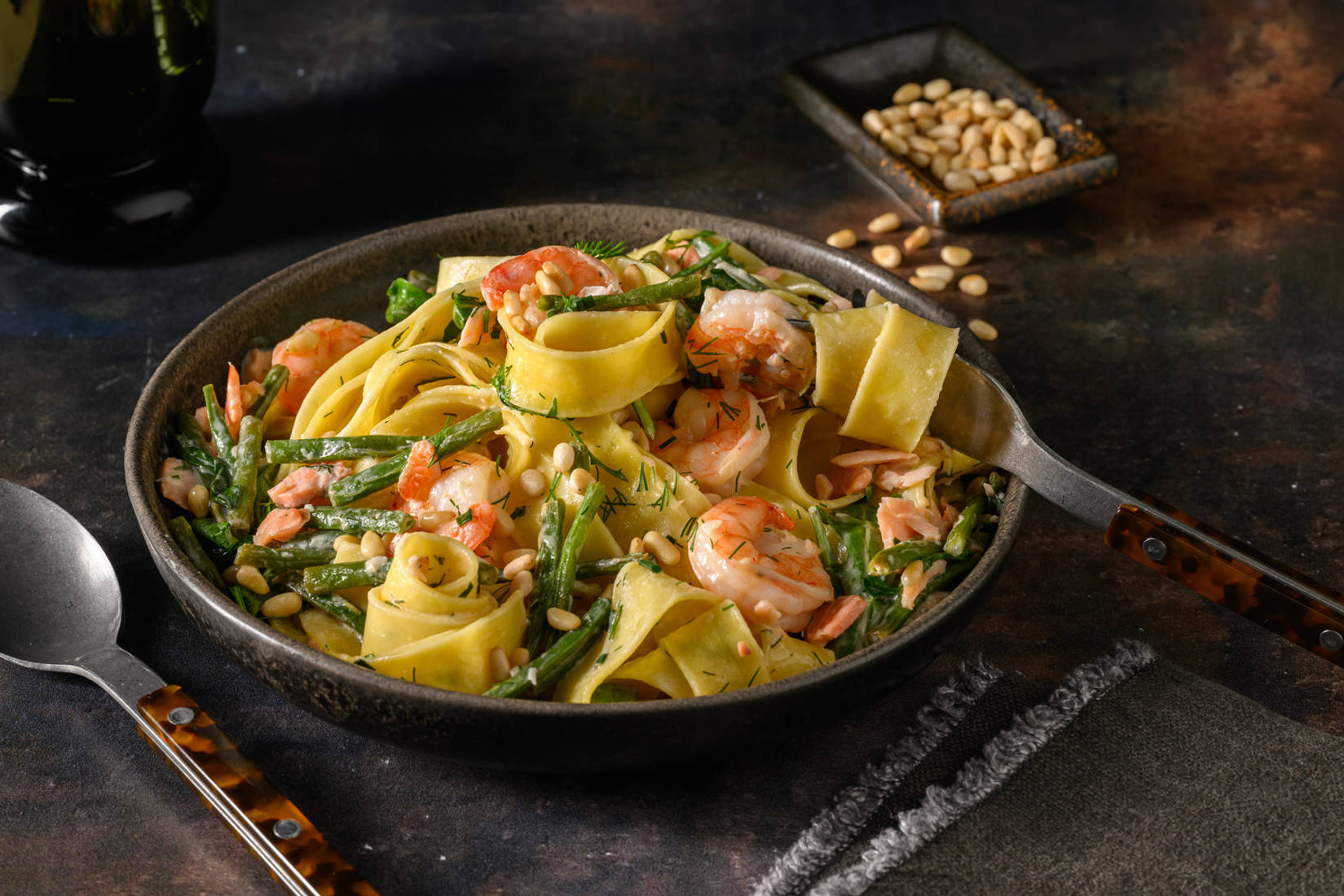 Kremet pasta med røkt laks og kongereker