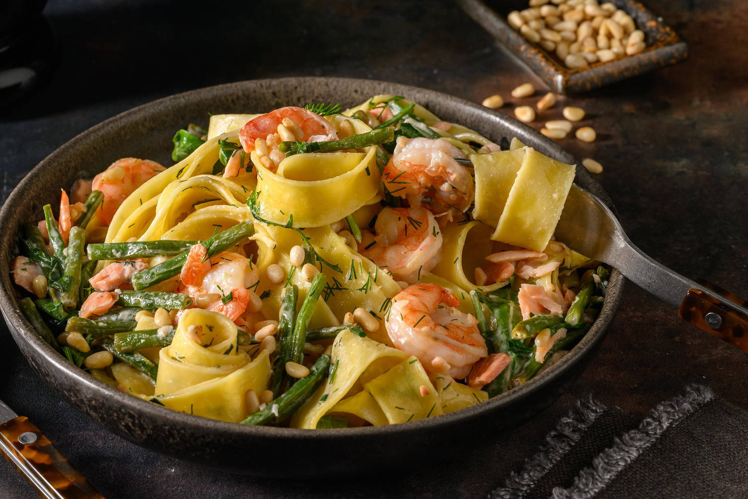 Kremet pasta med røkt laks og kongereker