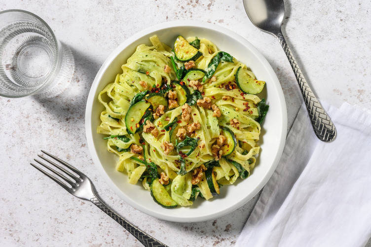 Tagliatelle en salsa de espinacas y calabacín