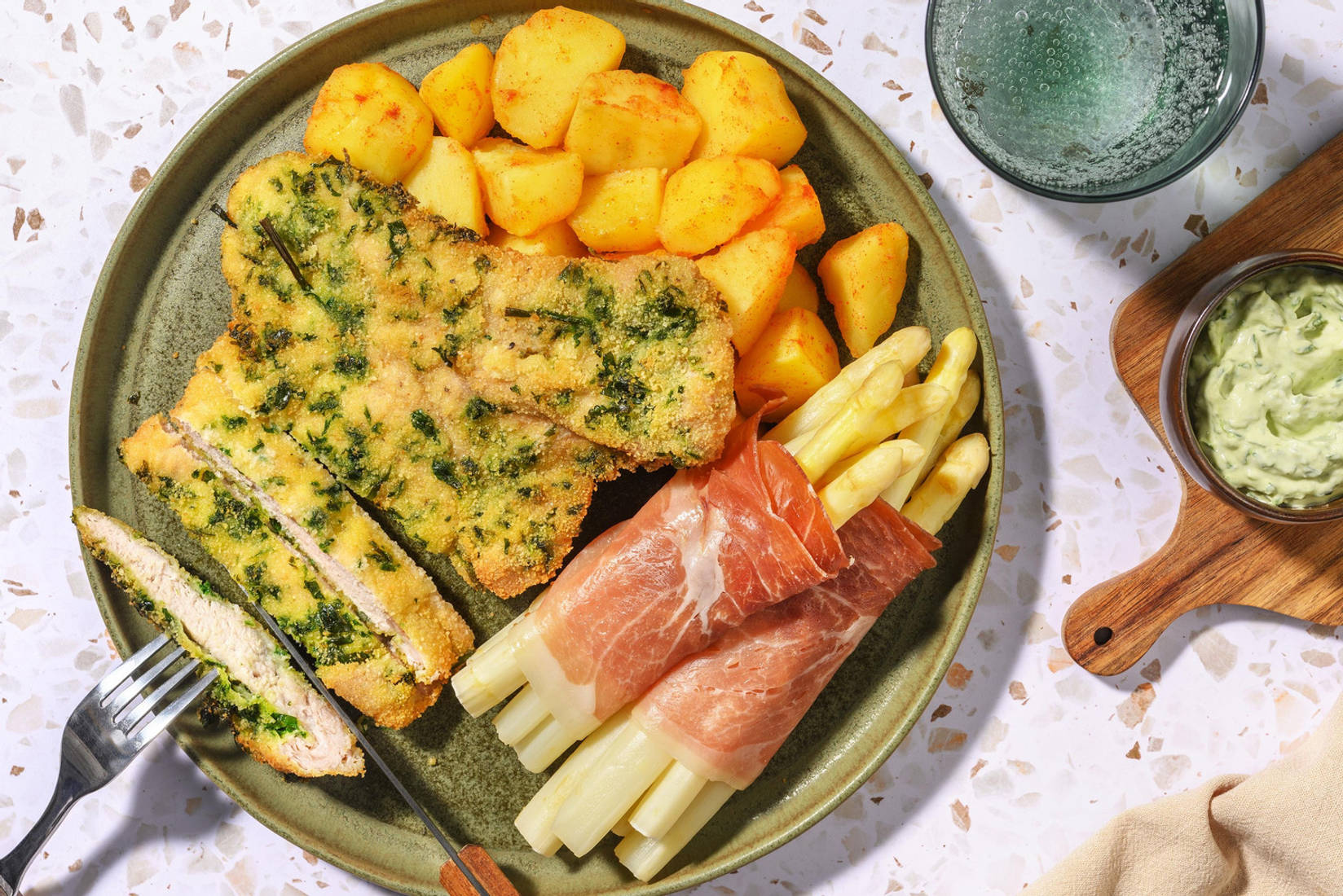 Kräutersplätzli mit Spargel in Kochschinken