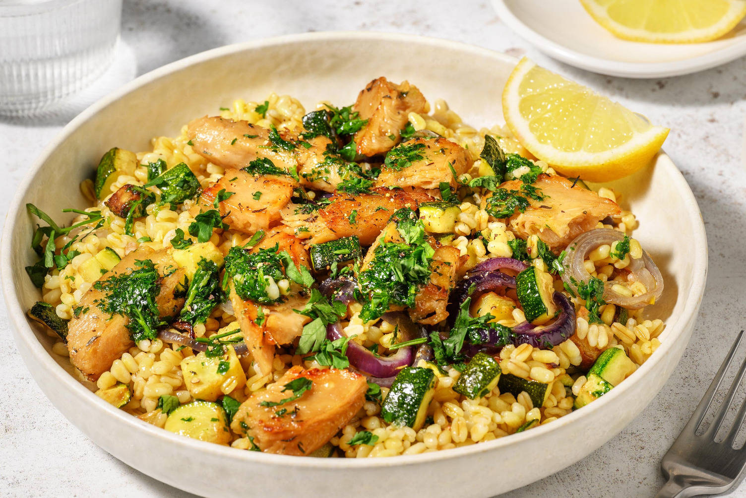 Bowl vegana di orzo e bocconcini Planted®