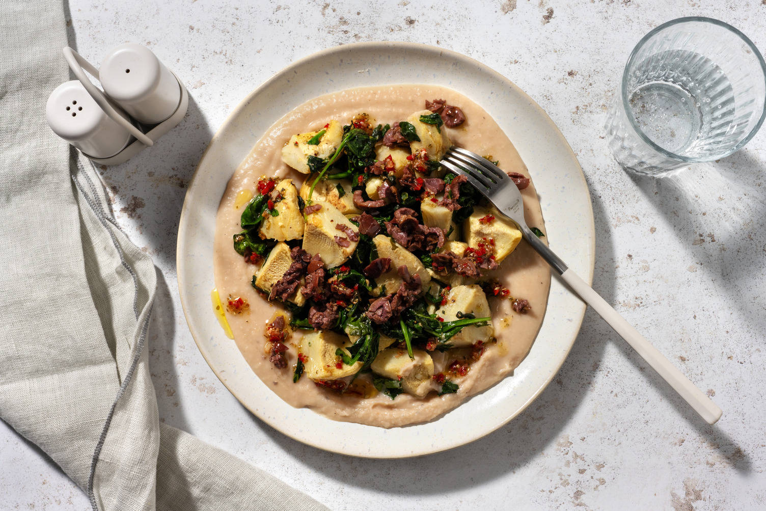 Cuori di carciofo aromatici su purè di cannellini