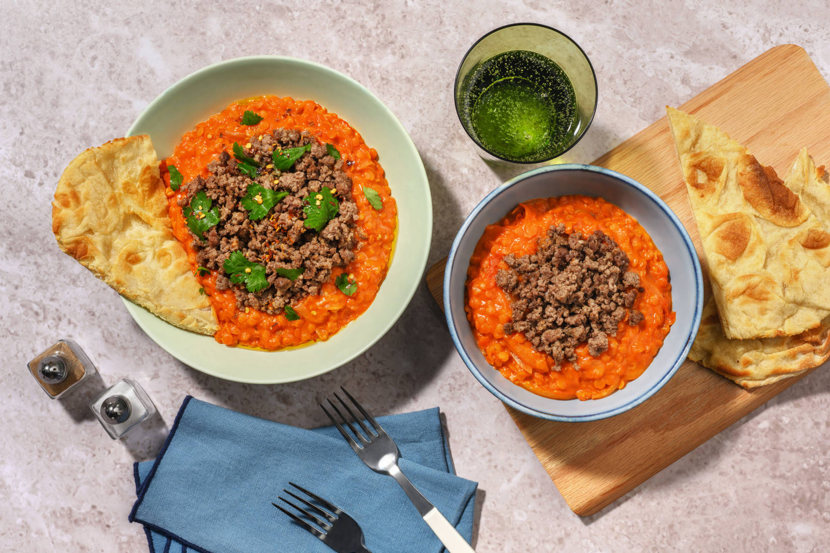 Linse-dhal og hakket oksekød med naan