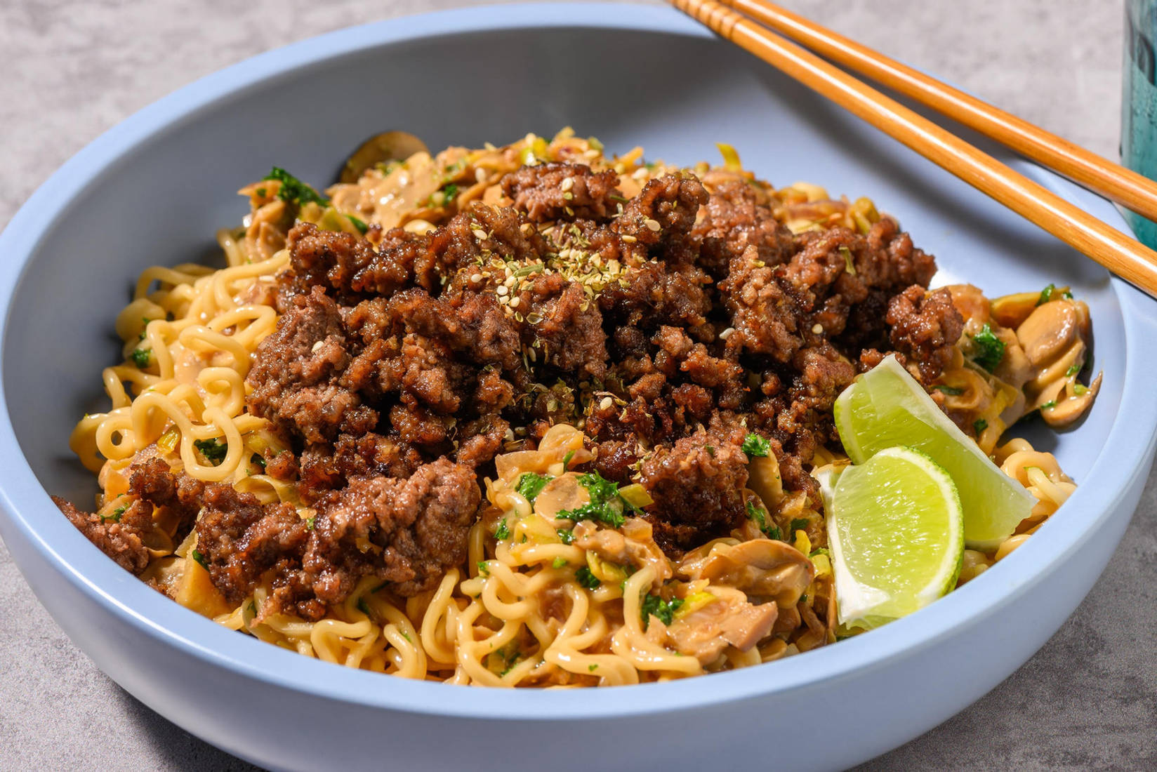 Nouilles fusion au bœuf en sauce crémeuse au miso