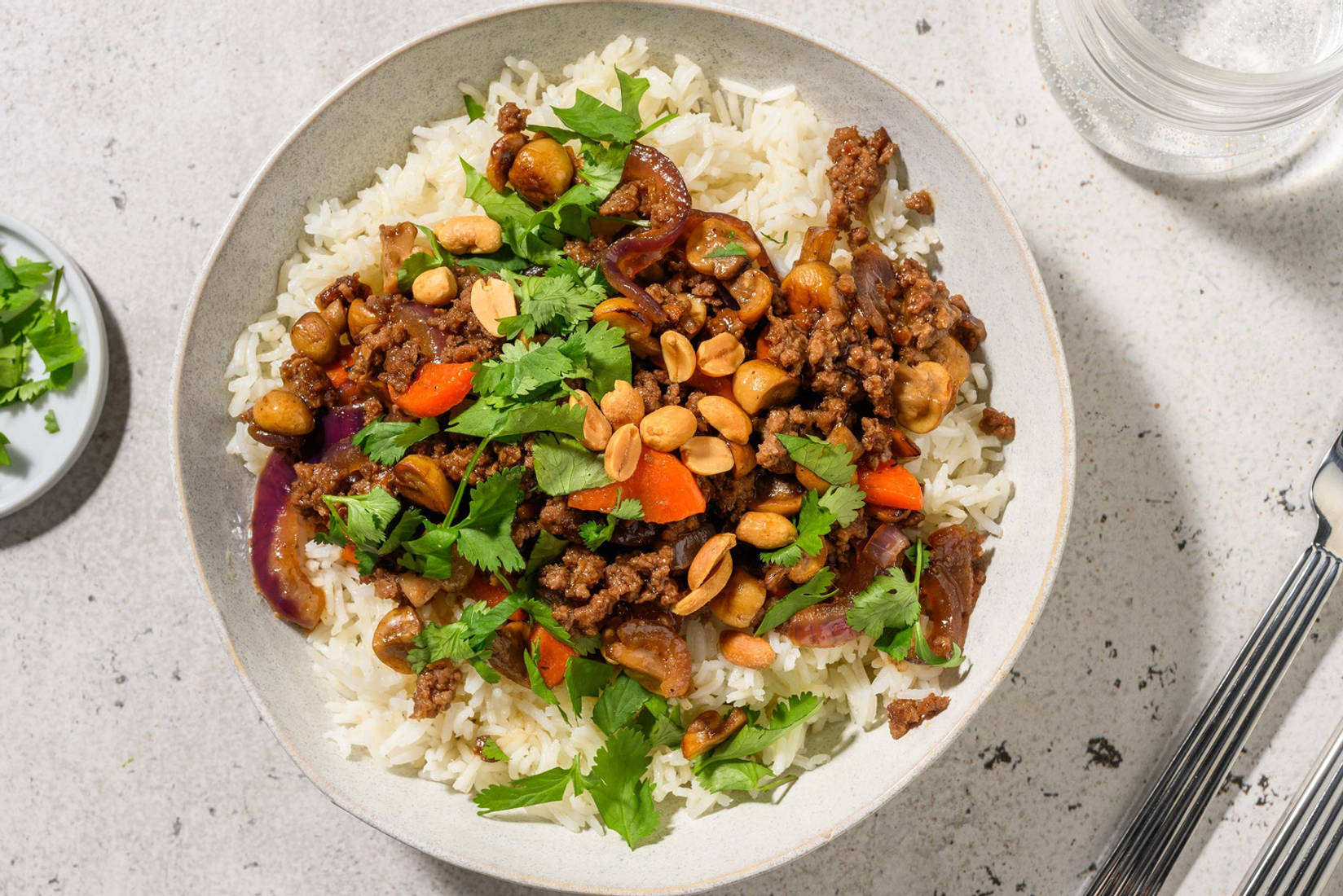 Stir-fry à la sauce hoisin et cacahuètes