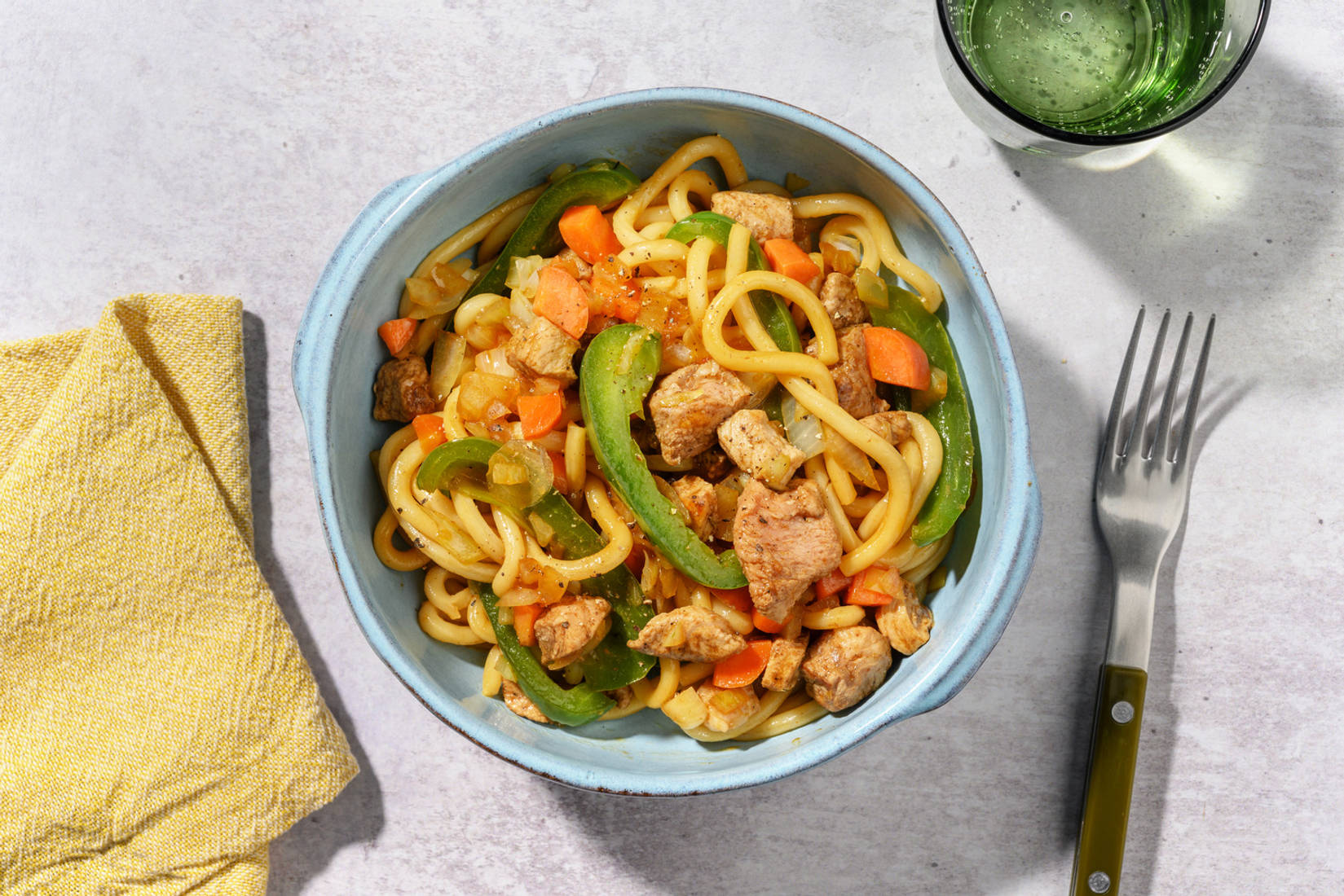 Noodles saporiti alla lonza tenera e peperoni 