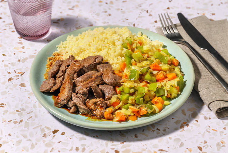 Ternera exprés: bol con verduras salteadas