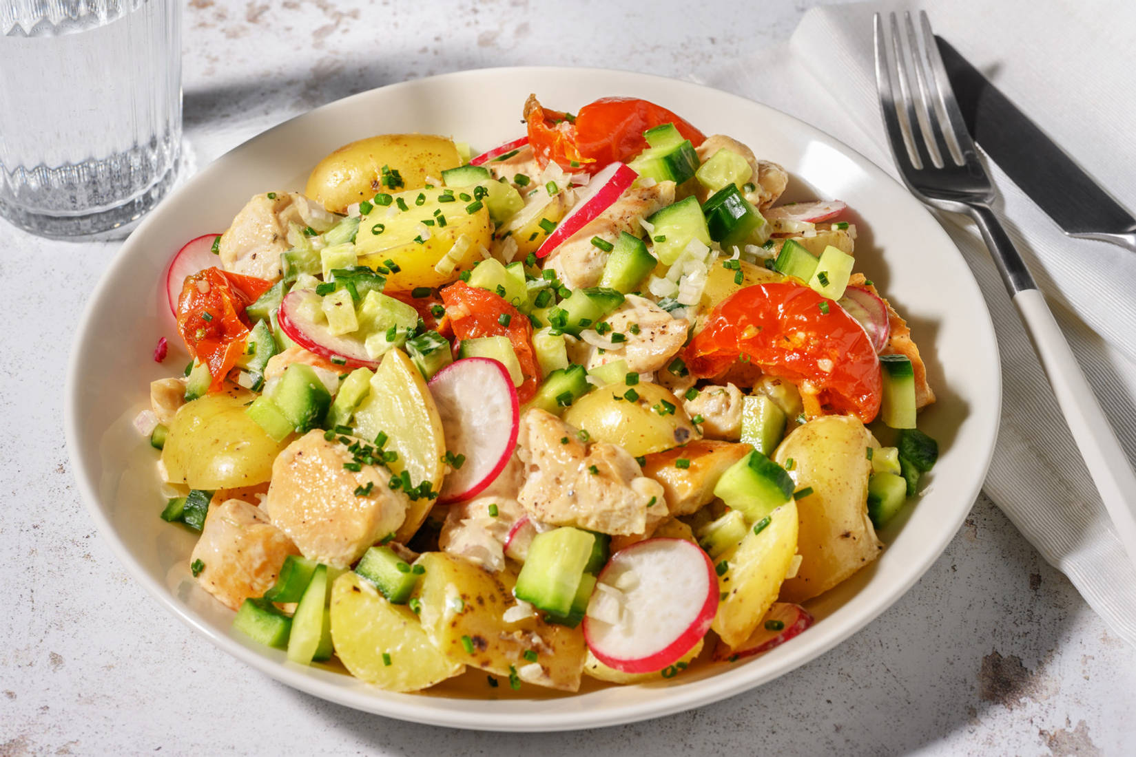 Salade de grenailles, poulet doré & radis