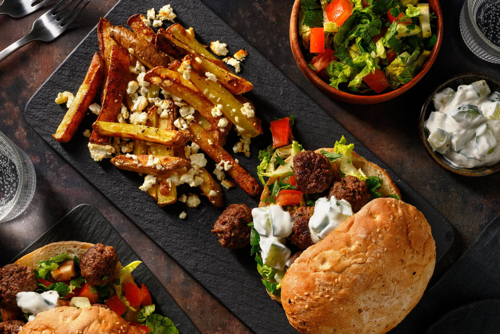 Greek Style Kofta mit Zaziki & Hirtenkäse im Fladenbrot