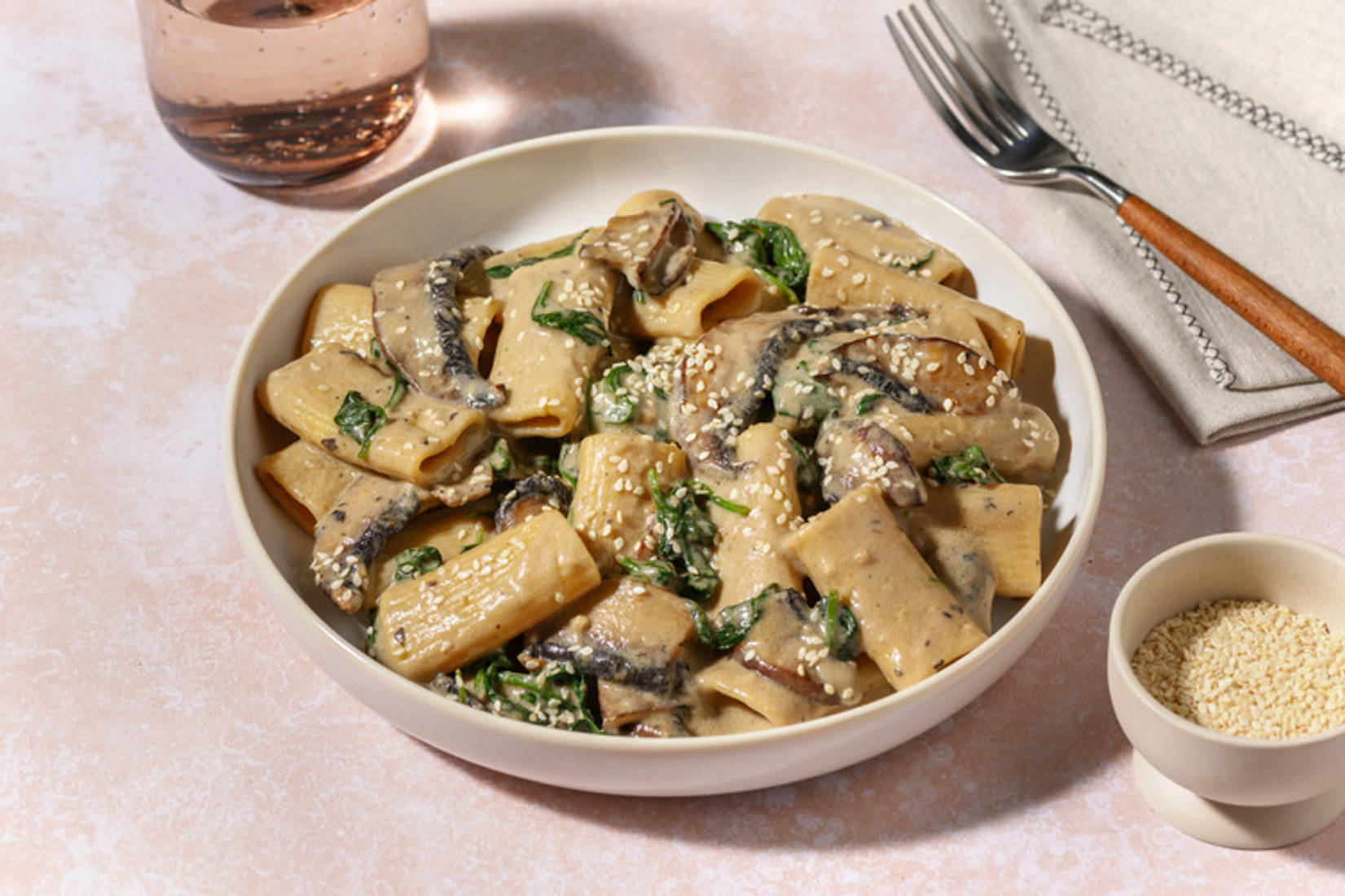 Rigatoni aux épinards, miso & portobellos