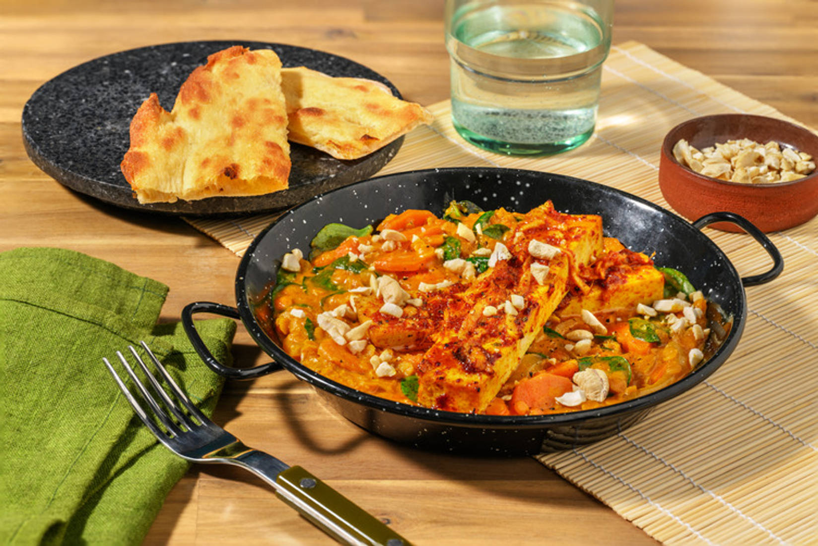 Dahl au tofu grillé, lentilles & naan