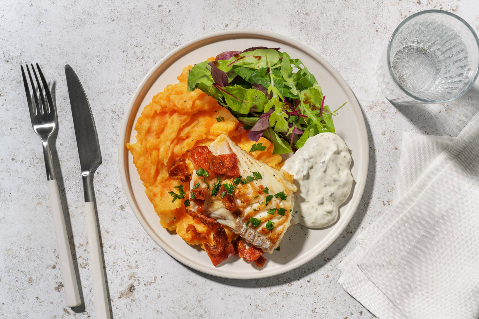 Lieu au paprika, lard & purée de carotte