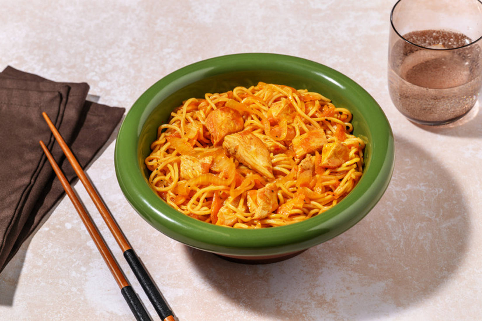 Udon-Pfanne mit Hähnchen und feinwürzigem Kumin