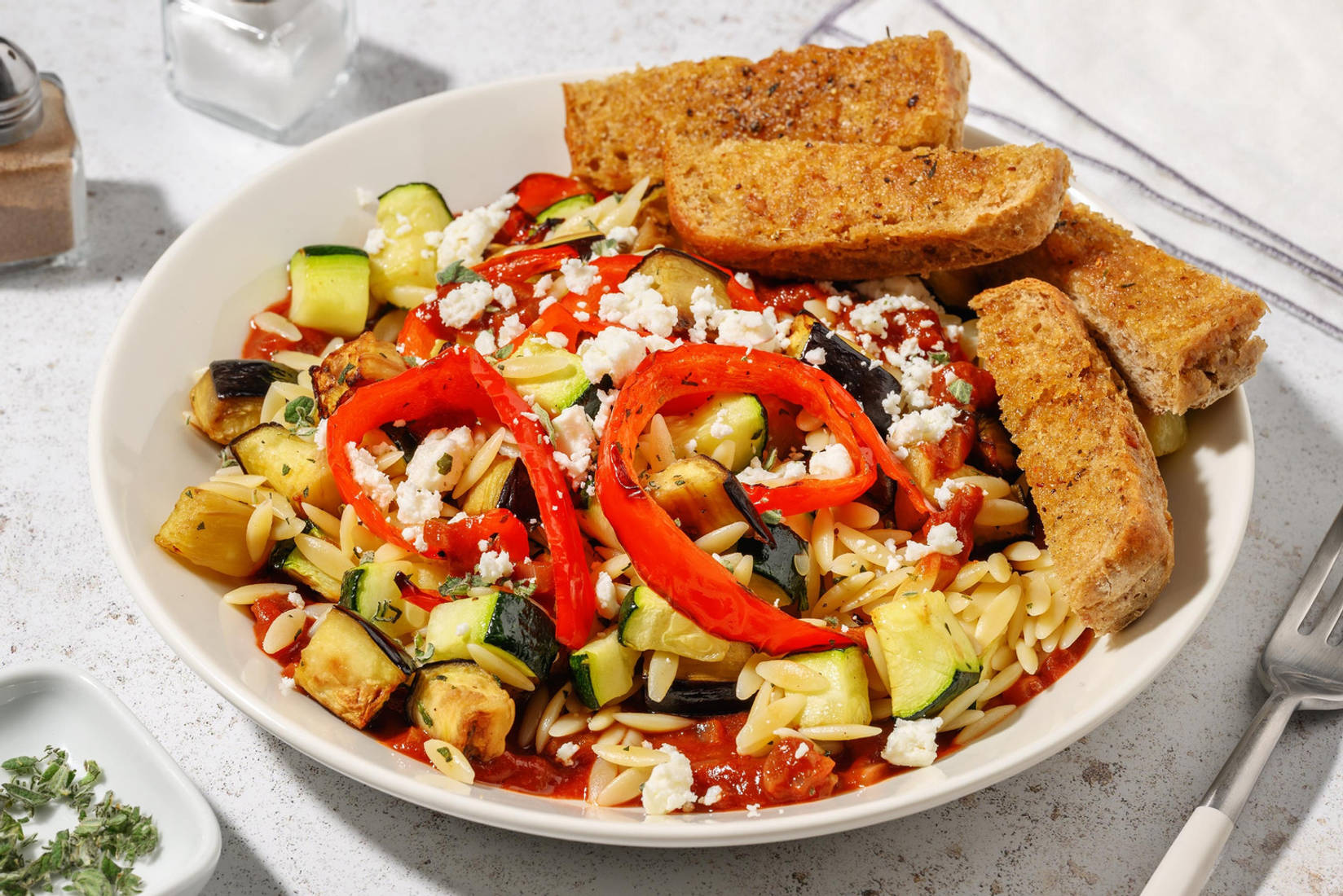 Smokey orzo met geroosterde groenten