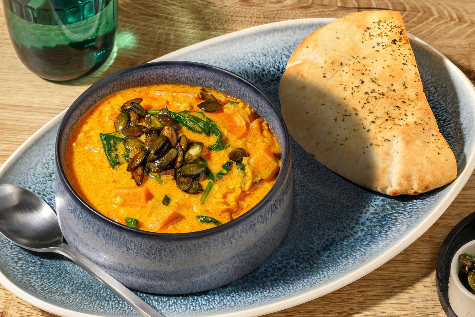 Dahl à la patate douce & au lait de coco et naan