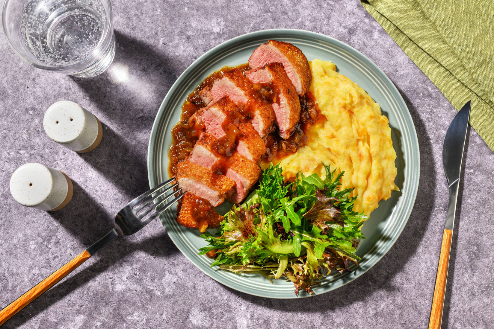 Canard poêlé, sauce échalote & figues