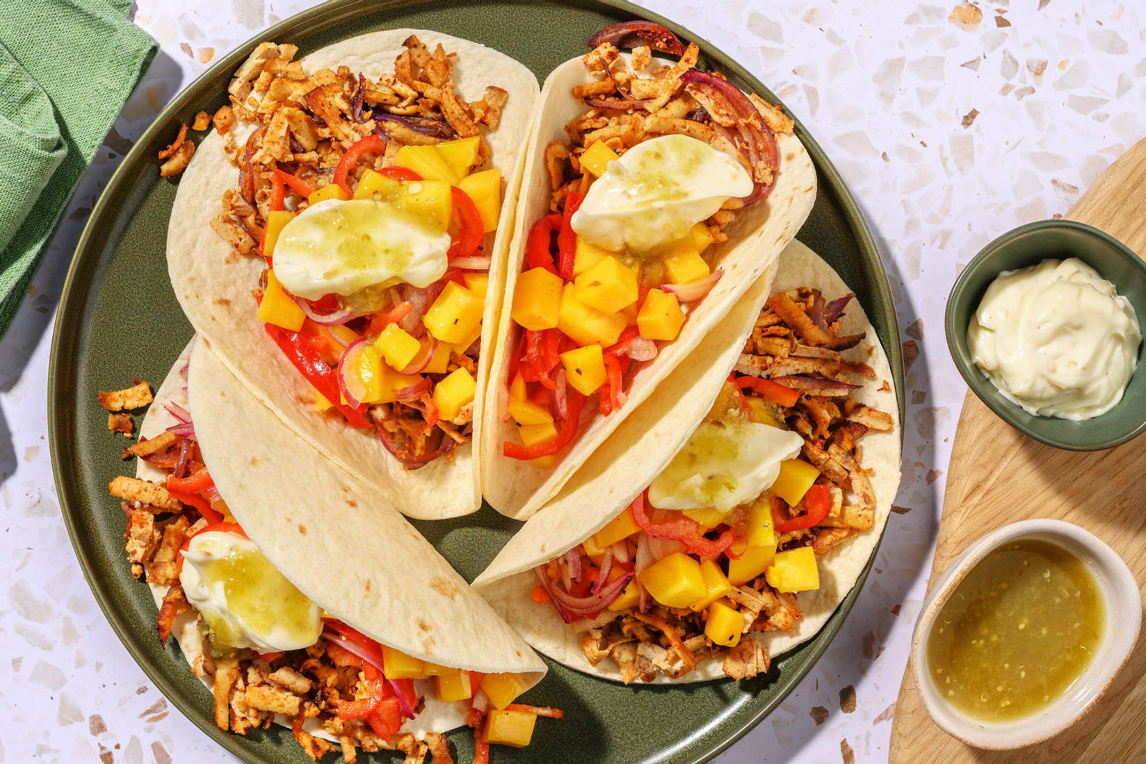 Tacos mit Räuchertofu & Mango-Paprika-Salsa