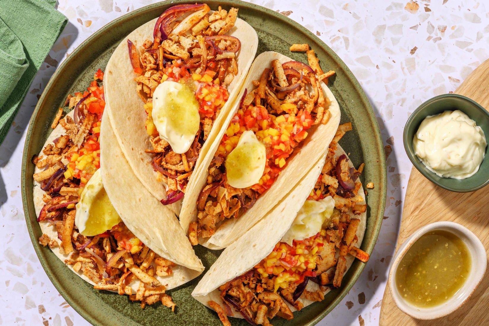 Tacos mit Räuchertofu aus dem Air-Fryer dazu Mango-Salsa