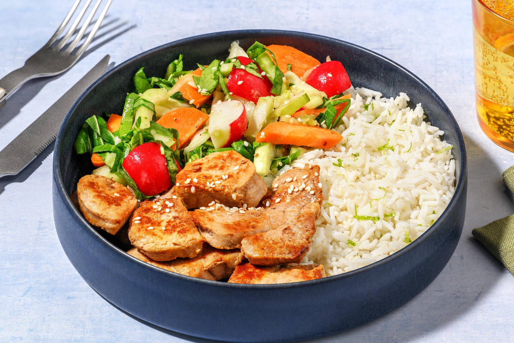 Bio-Schweinefilet-Bowl mit Pak Choi Salat