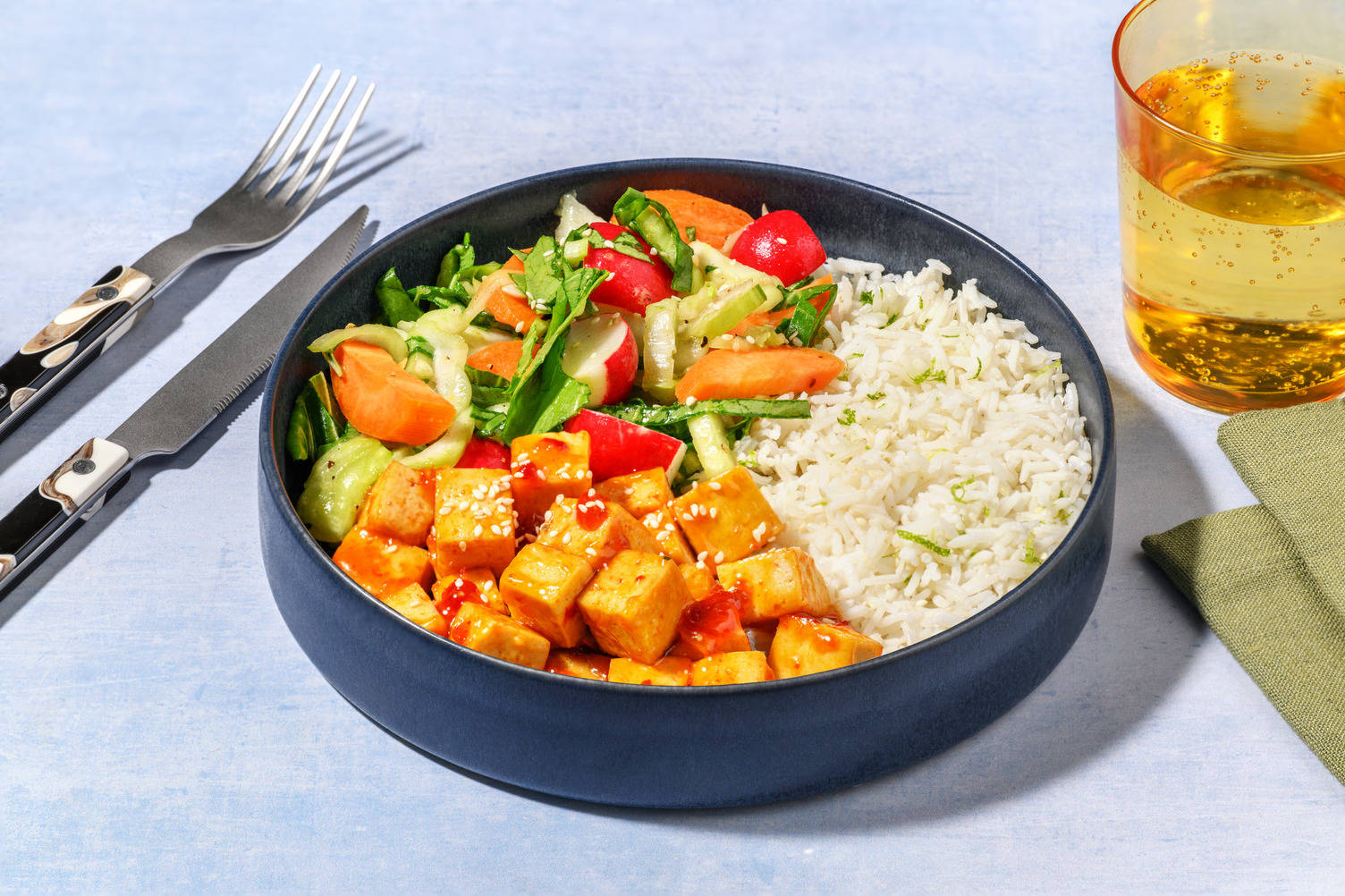 Sweet Chili Tofu Bowl mit Pak Choi Salat