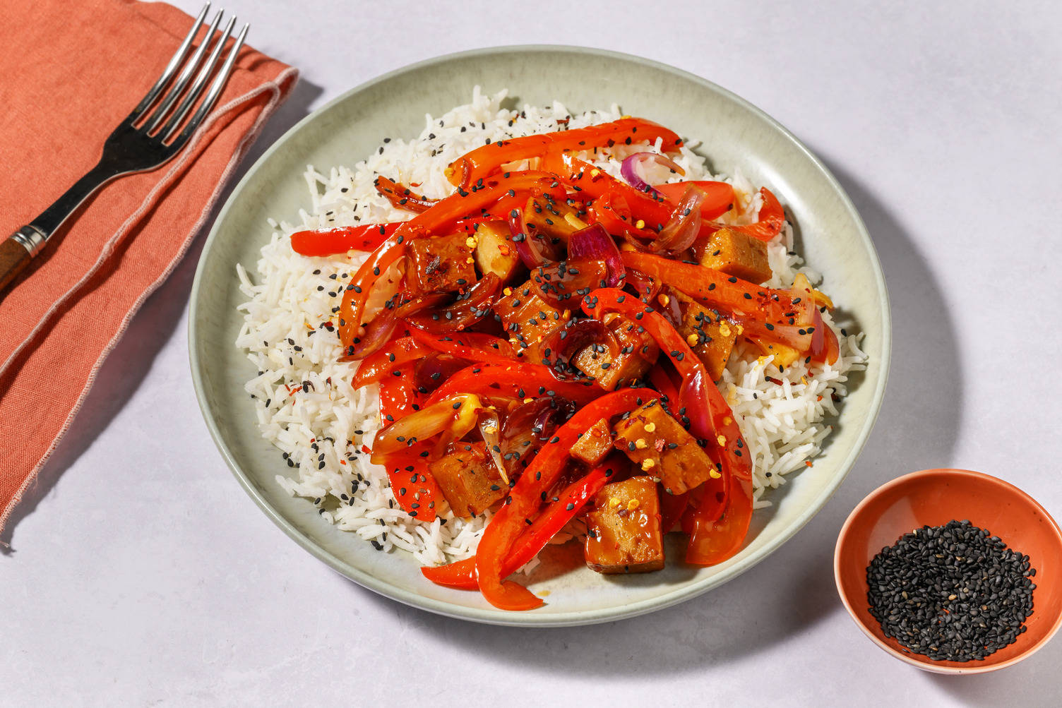 Seitán teriyaki con verduras salteadas