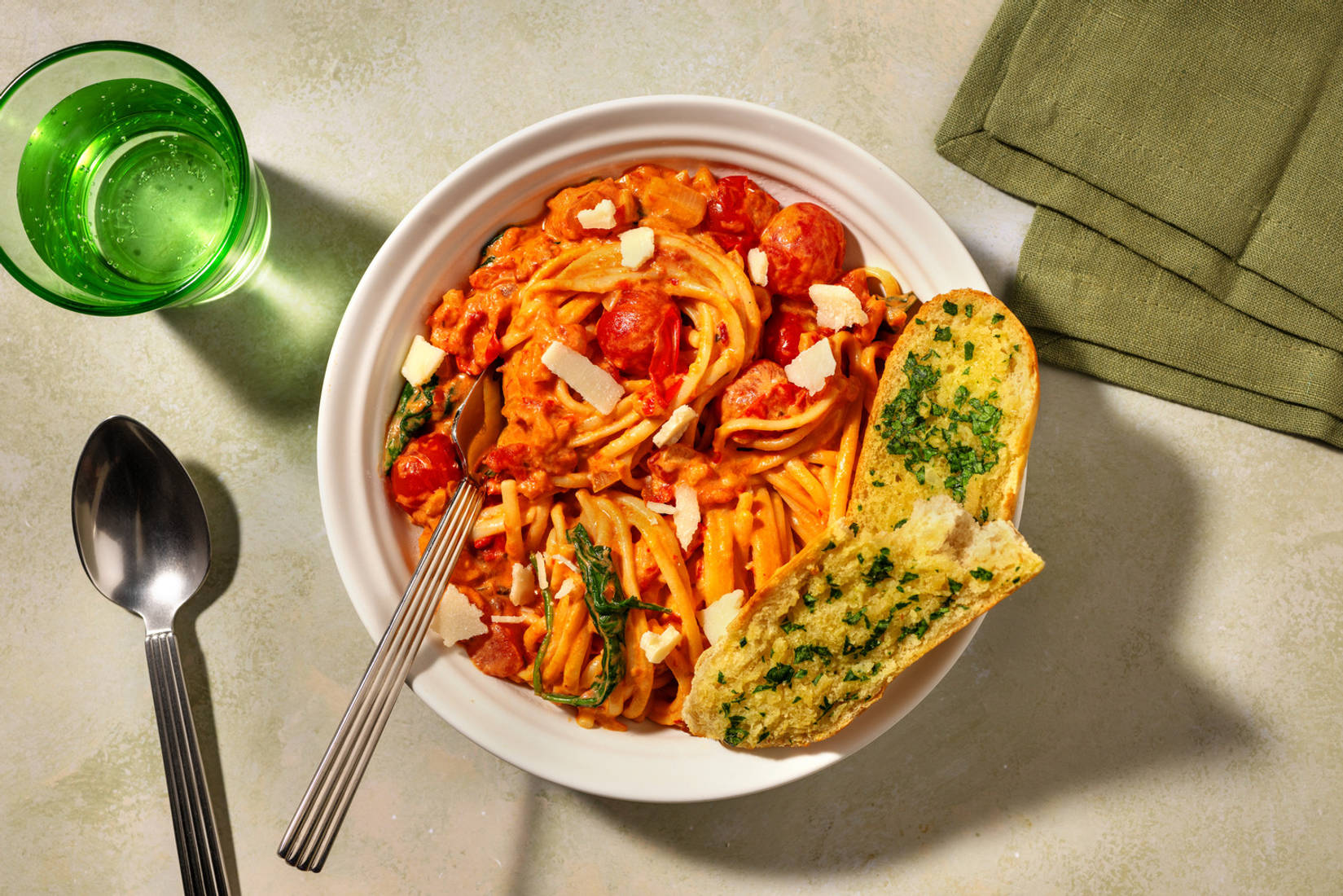 Calabresepasta på körsbärstomater