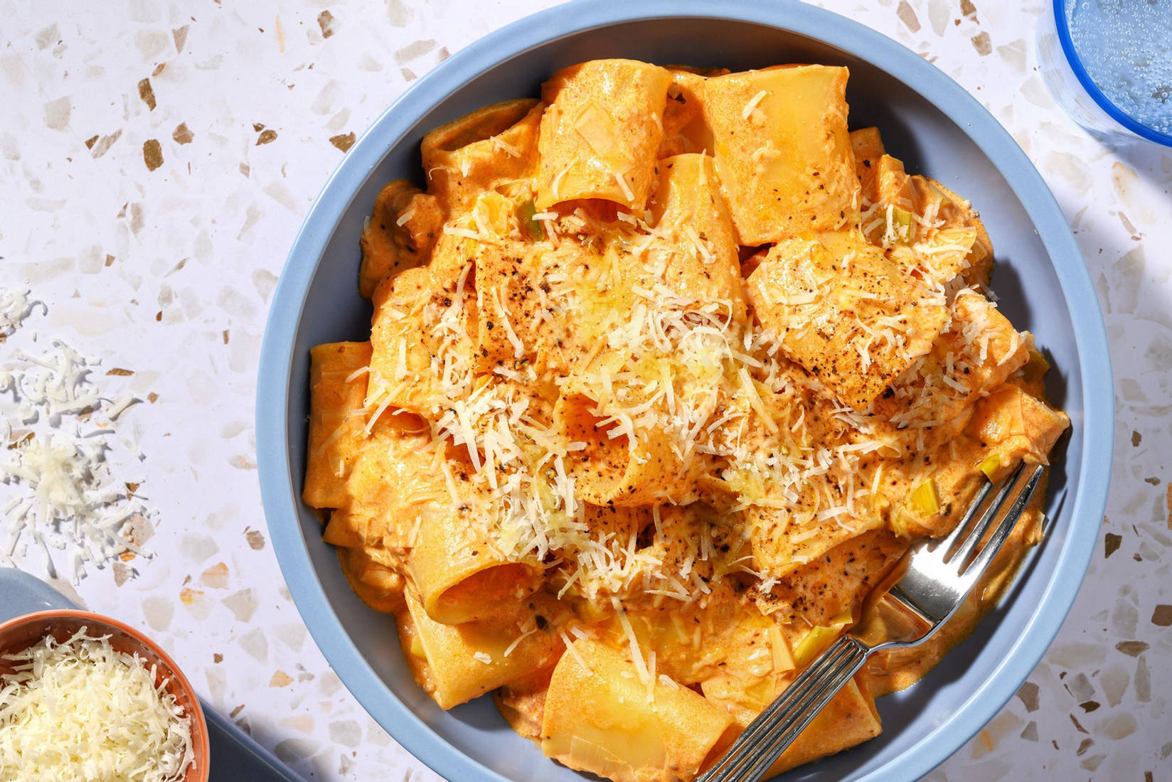 Paccheri-Pasta mit tomatiger Cremesoße