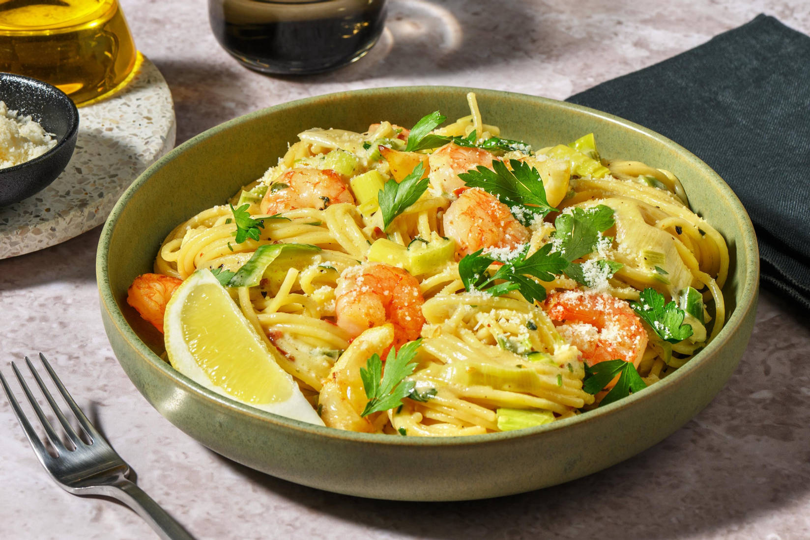 Garnelen auf Spaghetti in frischer Sahnesoße