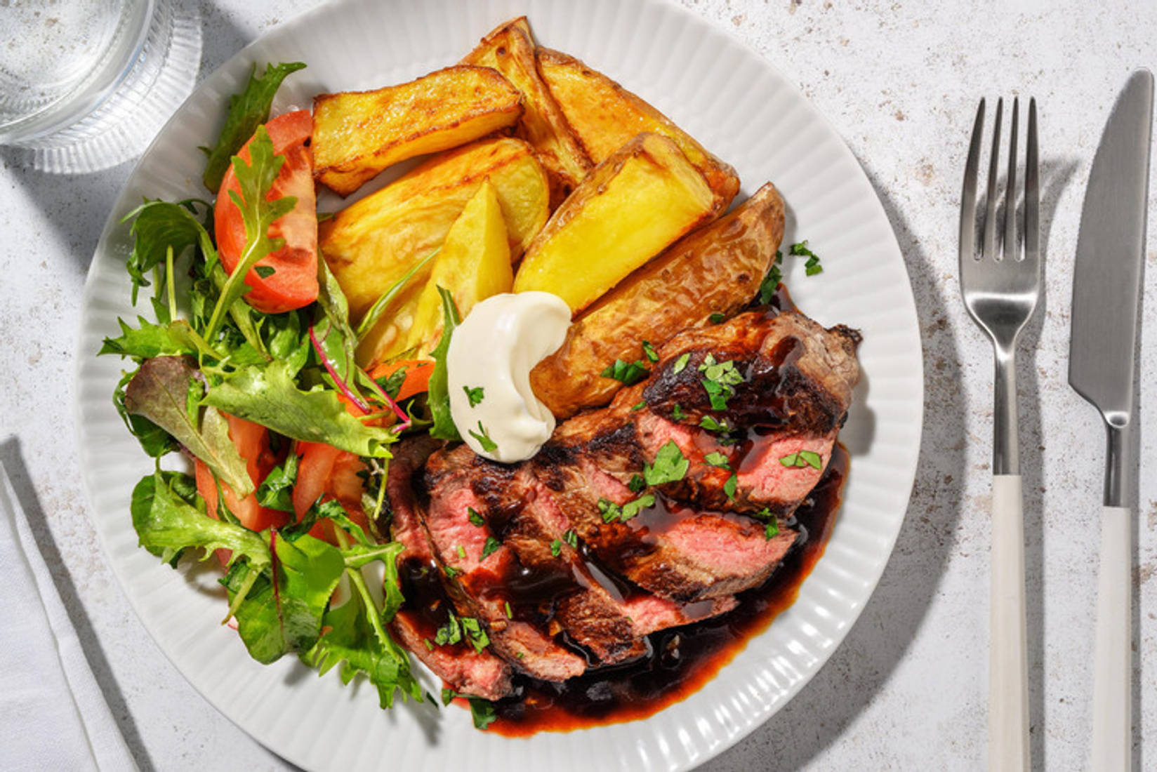 Steak au jus d'ail et mesclun