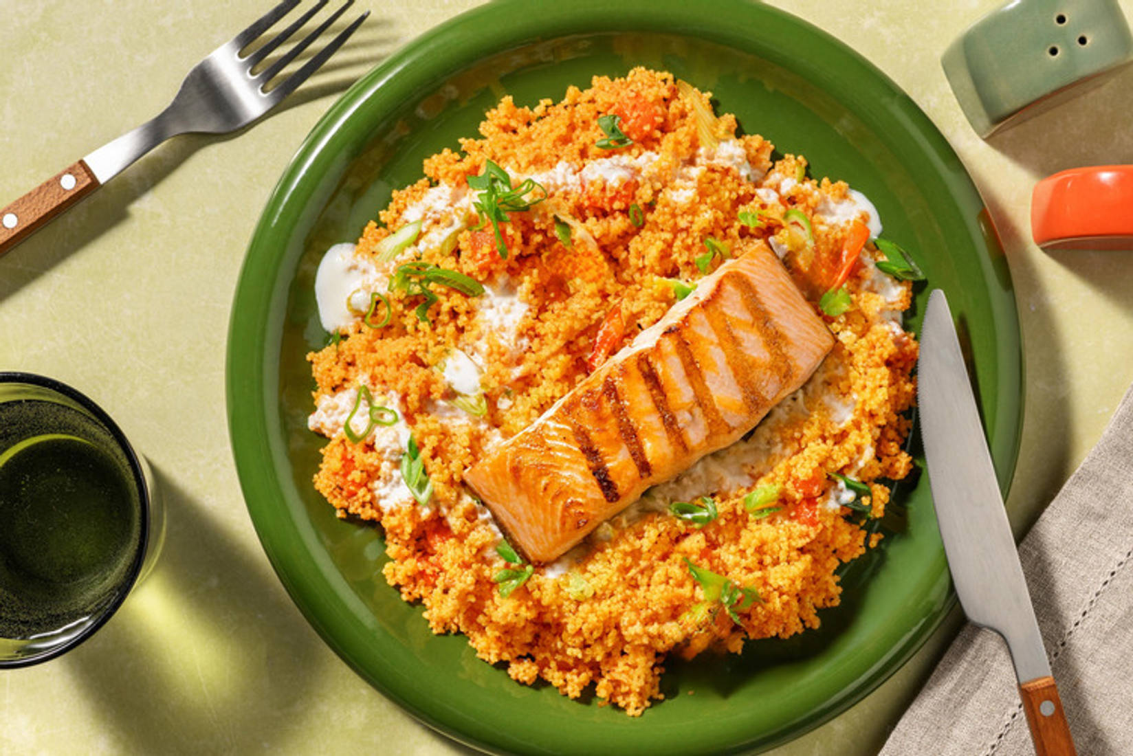 Lachsfilet in Harissa-Tomaten-Marinade