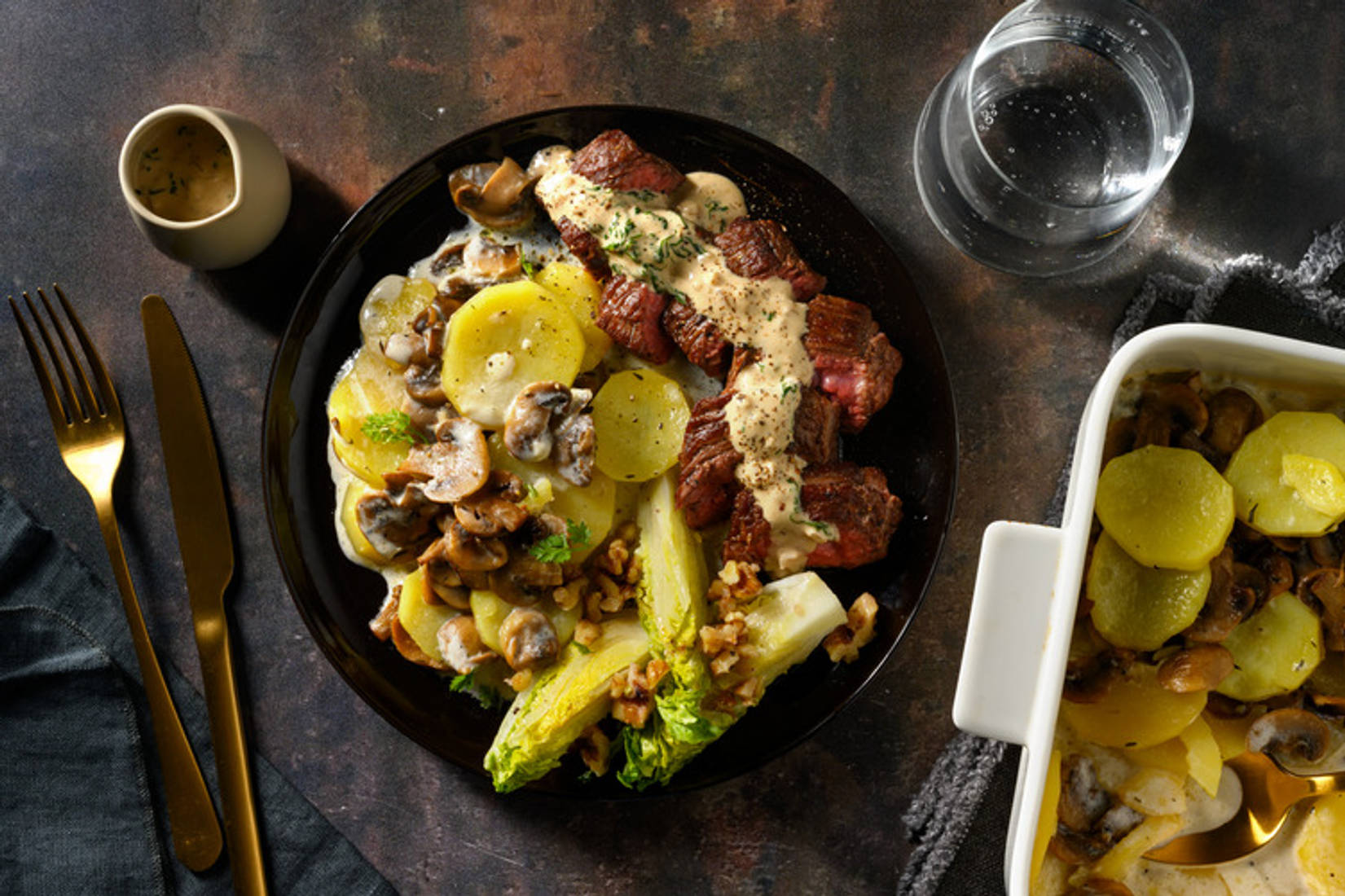 Bavette sauce cerfeuil & gratin de champignons