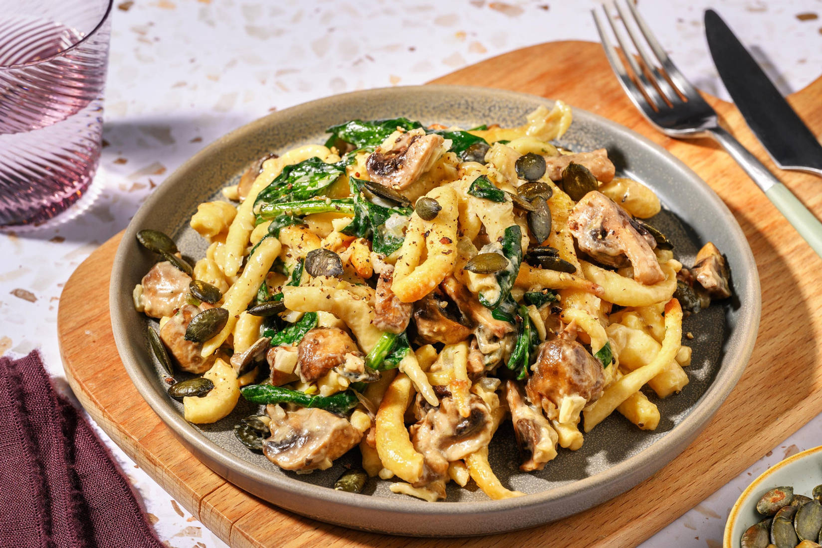Veganer Spätzli-Auflauf mit Champignons